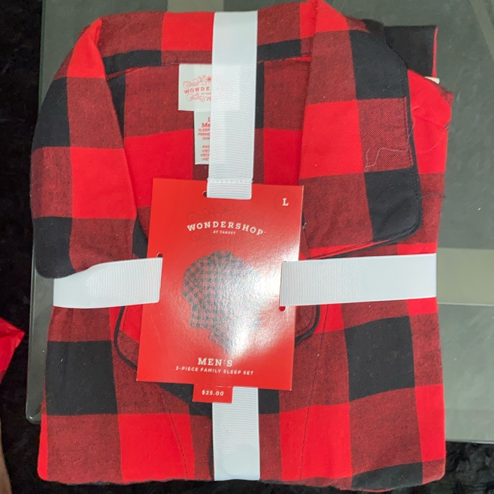 Men’s sleep set size (L).